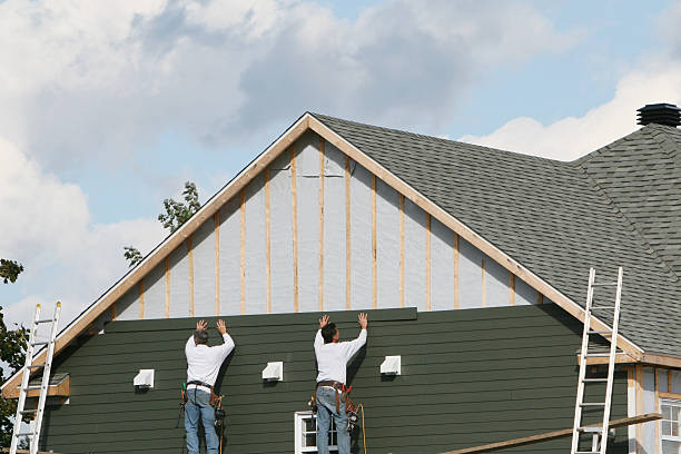 Professional Vinyl Siding technician working in Sandy Lake, PA